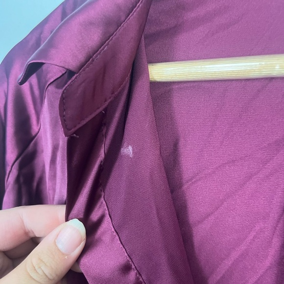 Arula burgundy satin button down collared  blouse size x(XL) - Picture 5 of 5